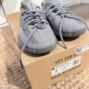 Adidas Kids Yeezy Boost 350 V2 in Gray